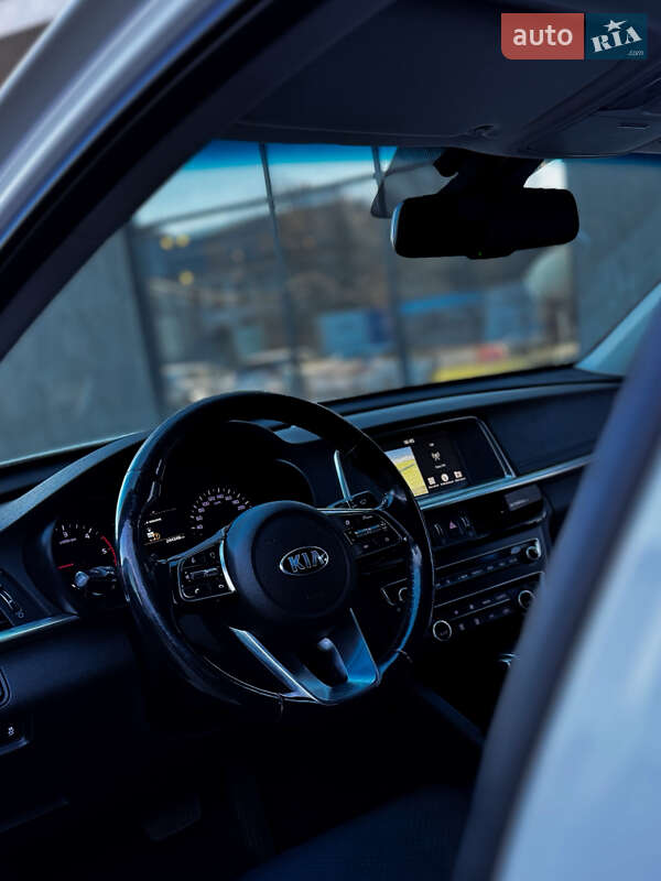 Седан Kia Optima 2019 в Ужгороде