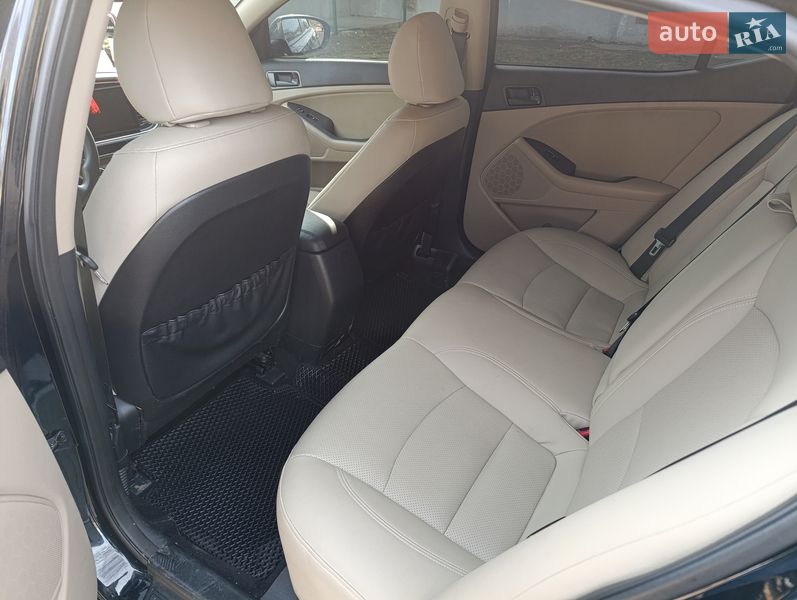 Седан Kia Optima 2015 в Синельниковому