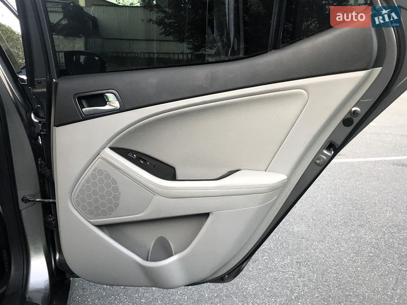 Седан Kia Optima 2014 в Киеве