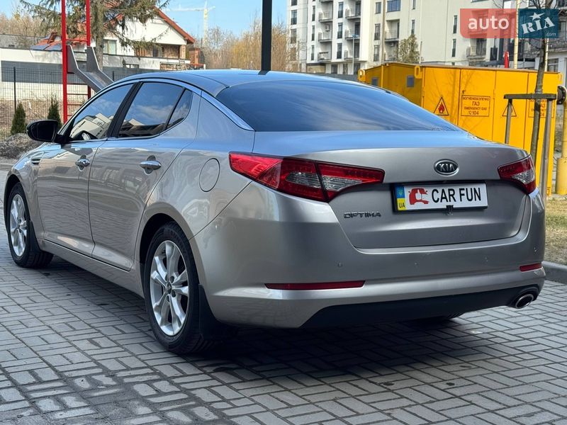 Седан Kia Optima 2012 в Львове