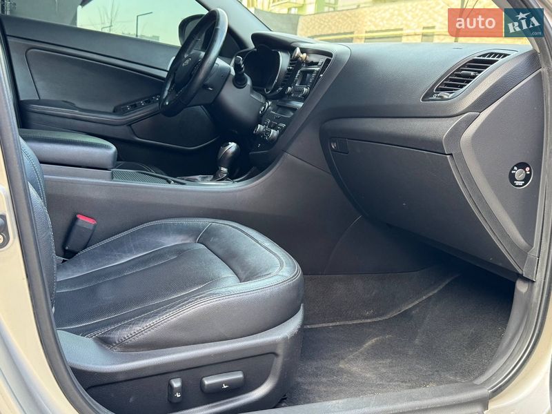 Седан Kia Optima 2012 в Львове