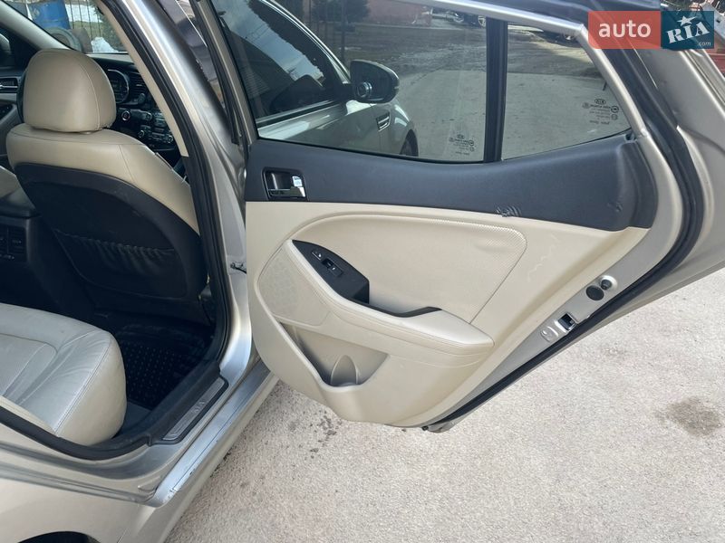 Седан Kia Optima 2012 в Тернополе