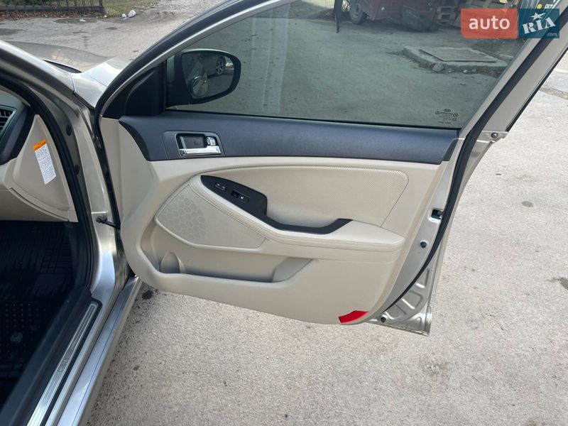 Седан Kia Optima 2012 в Тернополе