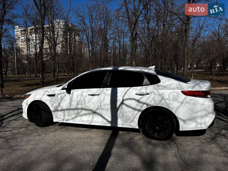 Седан Kia Optima 2016 в Запоріжжі