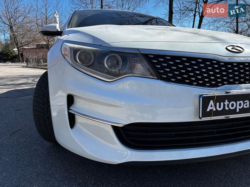 Седан Kia Optima 2016 в Запоріжжі