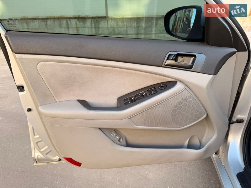 Седан Kia Optima 2012 в Києві