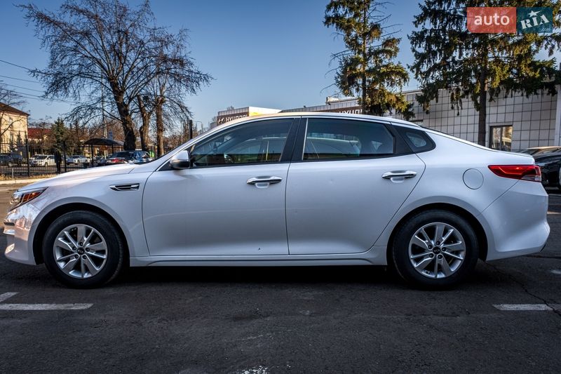 Седан Kia Optima 2017 в Киеве