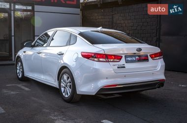 Седан Kia Optima 2017 в Киеве