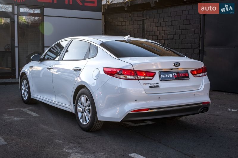 Седан Kia Optima 2017 в Киеве
