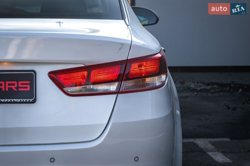 Седан Kia Optima 2017 в Киеве