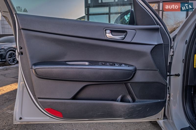 Седан Kia Optima 2017 в Киеве