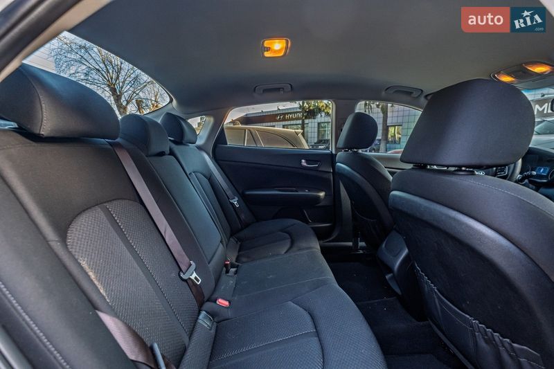 Седан Kia Optima 2017 в Киеве