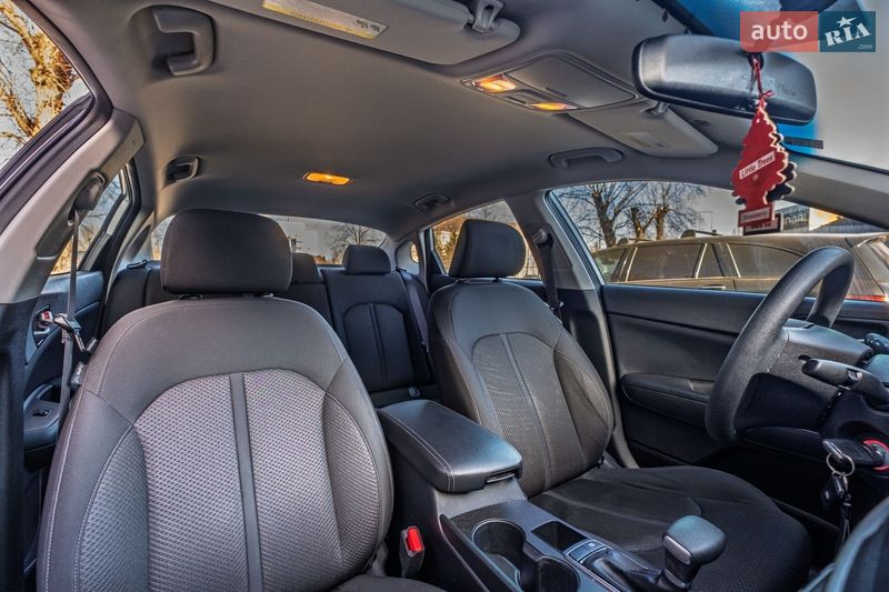 Седан Kia Optima 2017 в Киеве