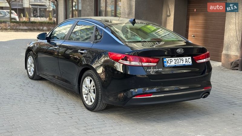 Седан Kia Optima 2017 в Ивано-Франковске