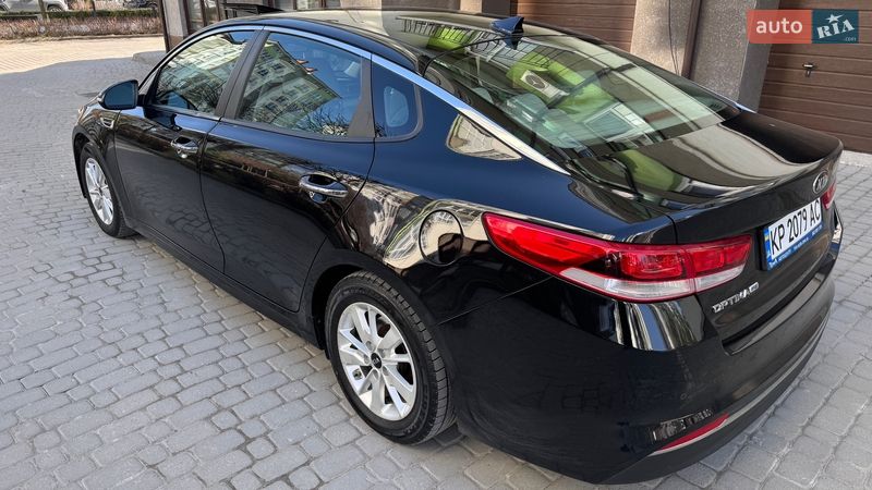 Седан Kia Optima 2017 в Ивано-Франковске