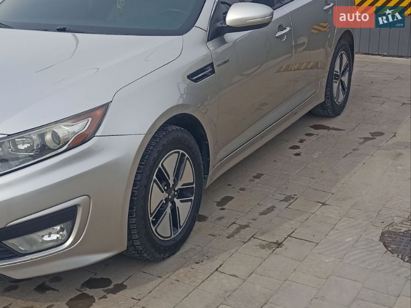 Седан Kia Optima 2013 в Львове