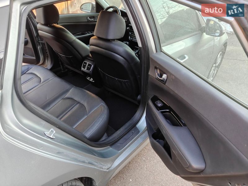 Седан Kia Optima 2017 в Киеве