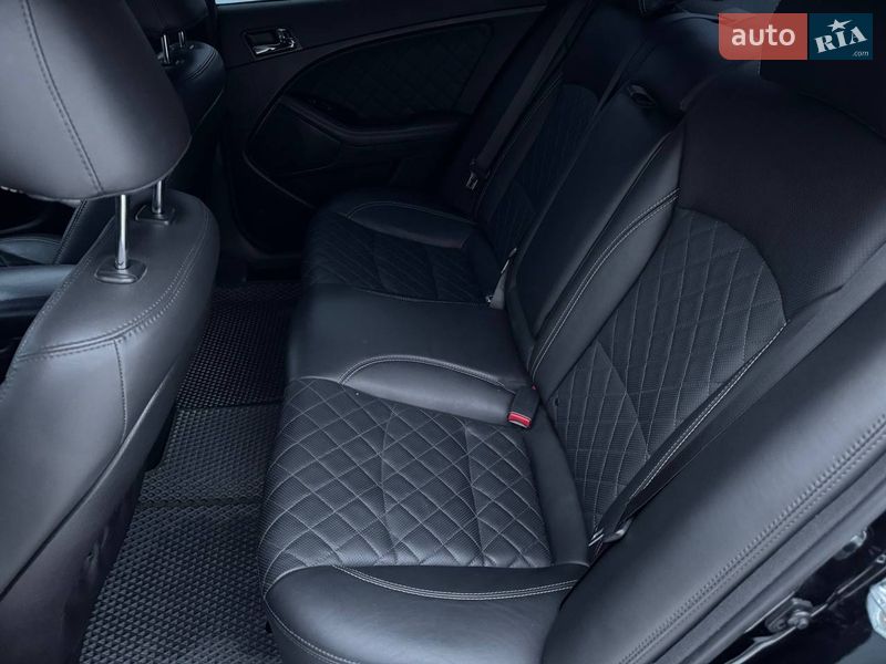 Седан Kia Optima 2015 в Львові