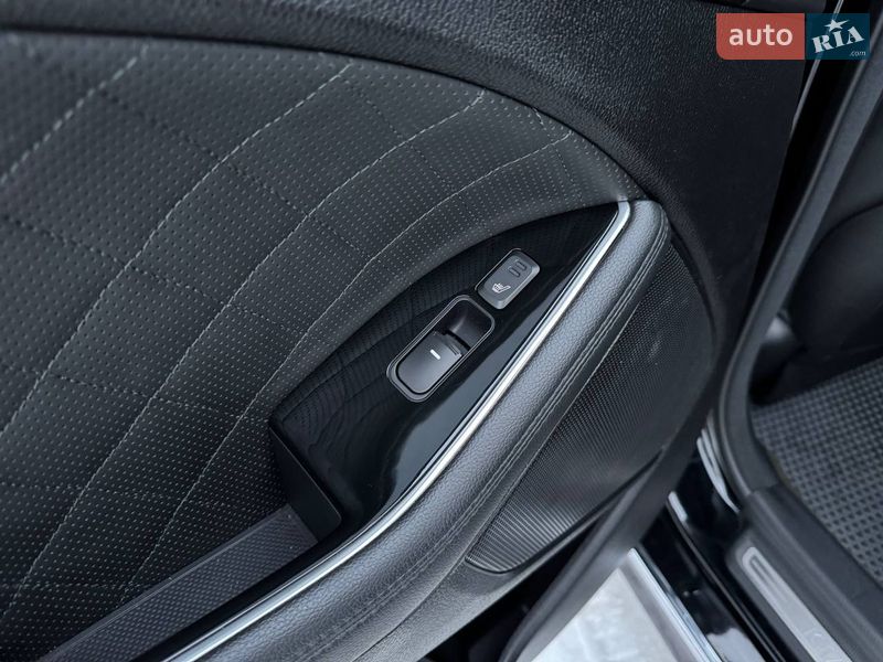 Седан Kia Optima 2015 в Львові