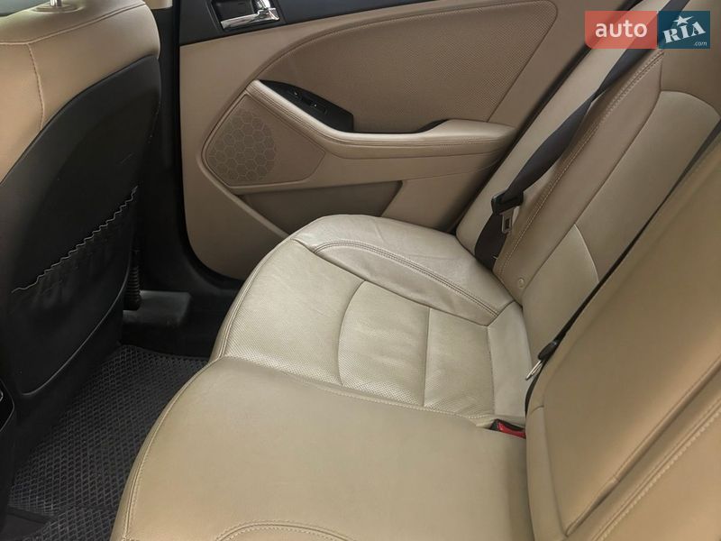 Седан Kia Optima 2013 в Одесі