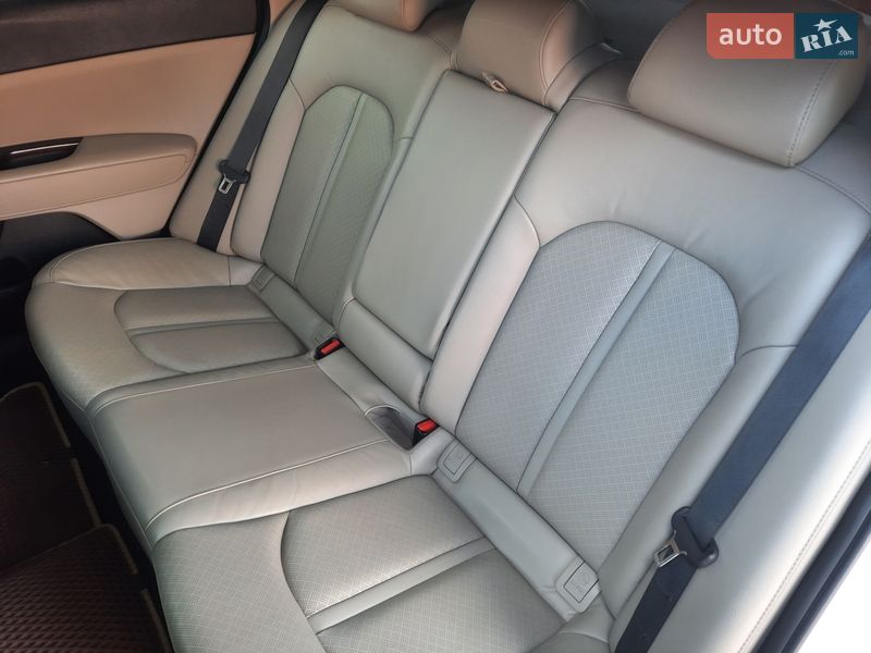 Седан Kia Optima 2016 в Прилуках