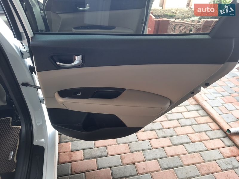 Седан Kia Optima 2016 в Прилуках