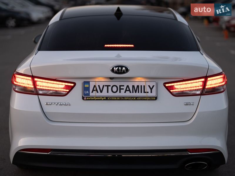Седан Kia Optima 2016 в Днепре