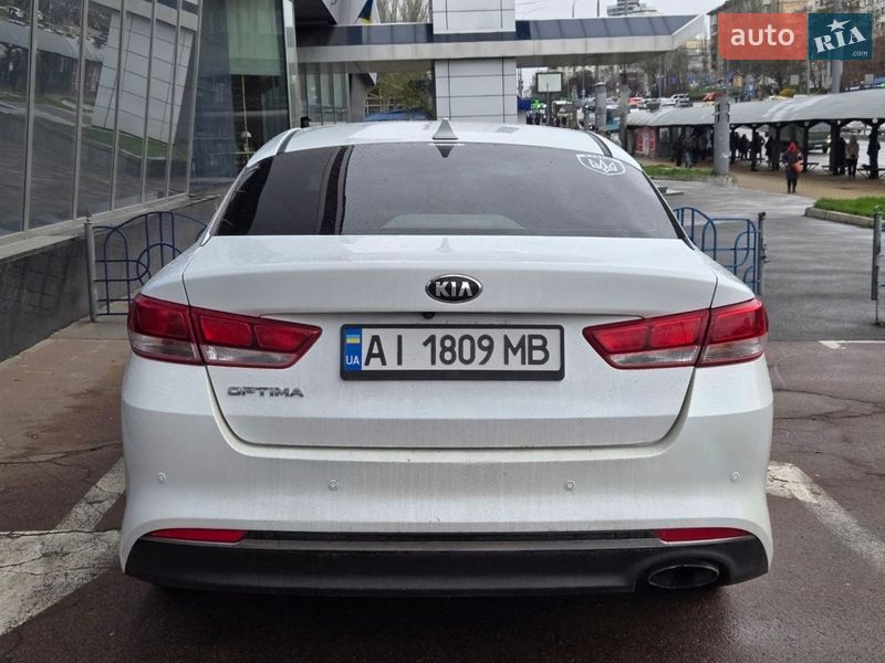 Седан Kia Optima 2016 в Киеве