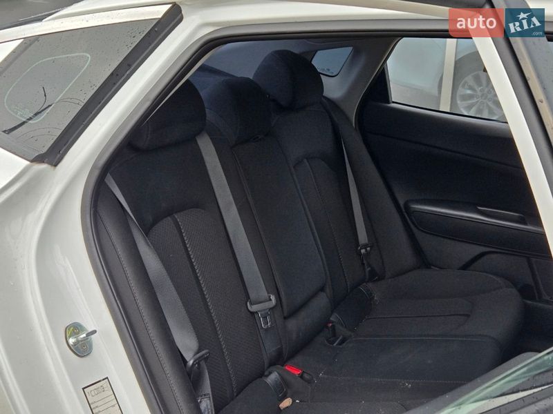 Седан Kia Optima 2016 в Киеве