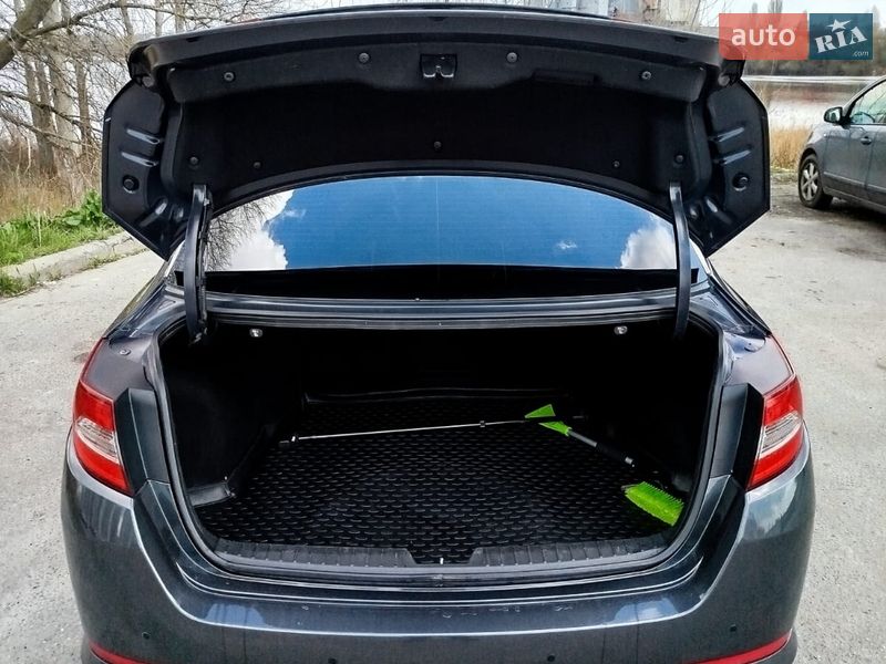 Седан Kia Optima 2013 в Києві
