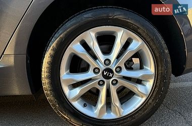Седан Kia Optima 2012 в Києві