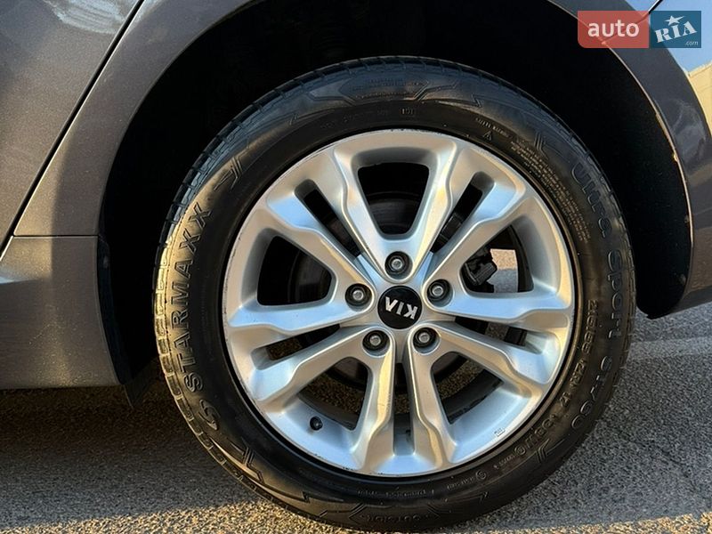 Седан Kia Optima 2012 в Києві