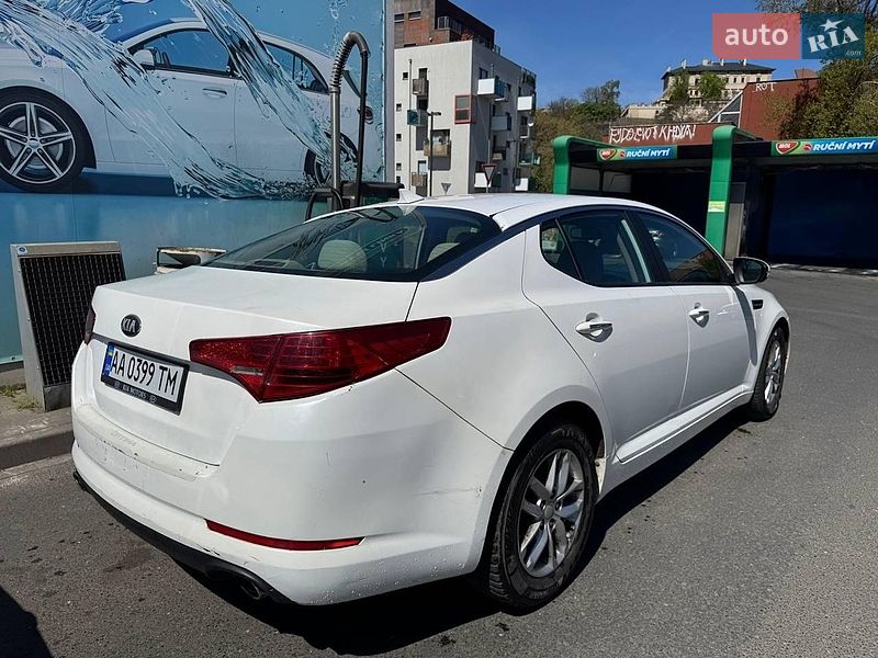 Седан Kia Optima 2013 в Ужгороде