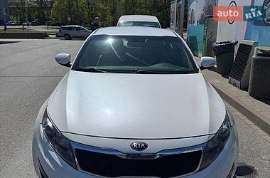 Седан Kia Optima 2013 в Ужгороде