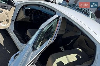 Седан Kia Optima 2013 в Ужгороде
