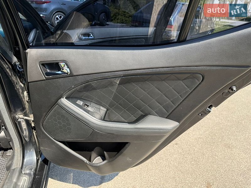 Седан Kia Optima 2014 в Днепре