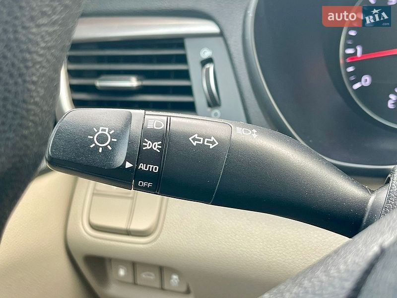 Седан Kia Optima 2016 в Киеве