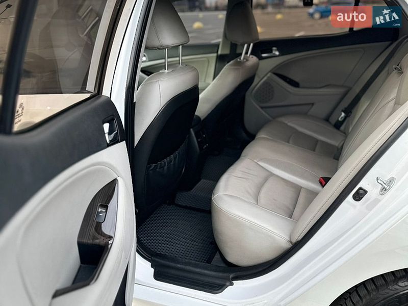 Седан Kia Optima 2014 в Киеве