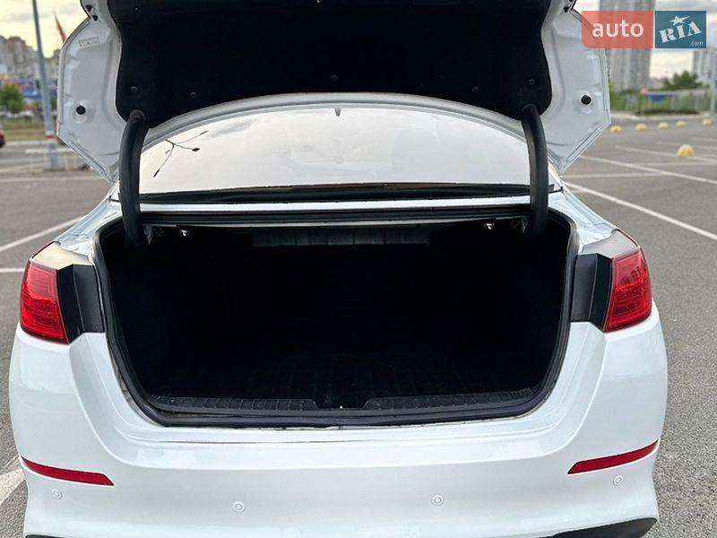Седан Kia Optima 2014 в Киеве