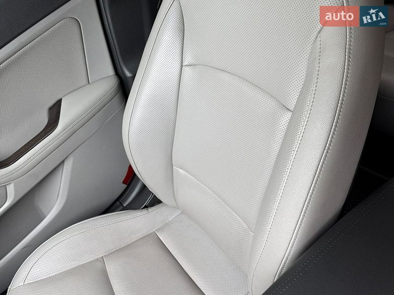 Седан Kia Optima 2014 в Киеве