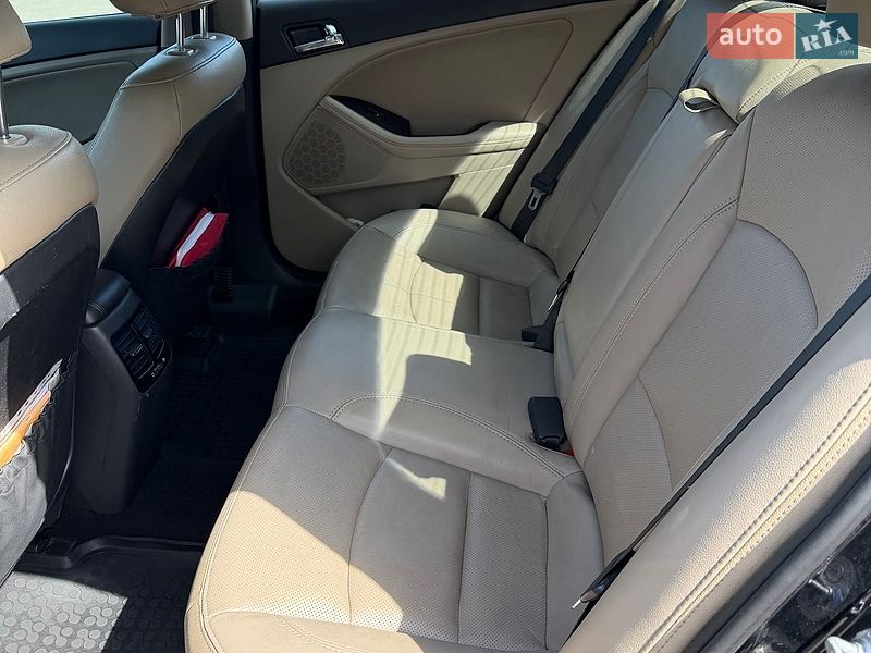 Седан Kia Optima 2013 в Киеве