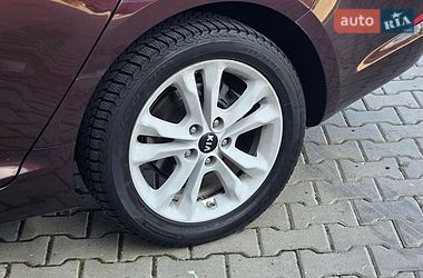 Седан Kia Optima 2011 в Києві