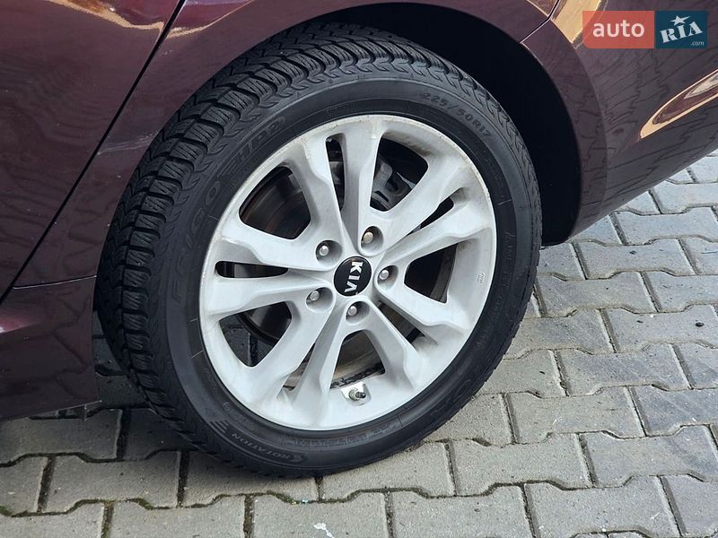 Седан Kia Optima 2011 в Києві