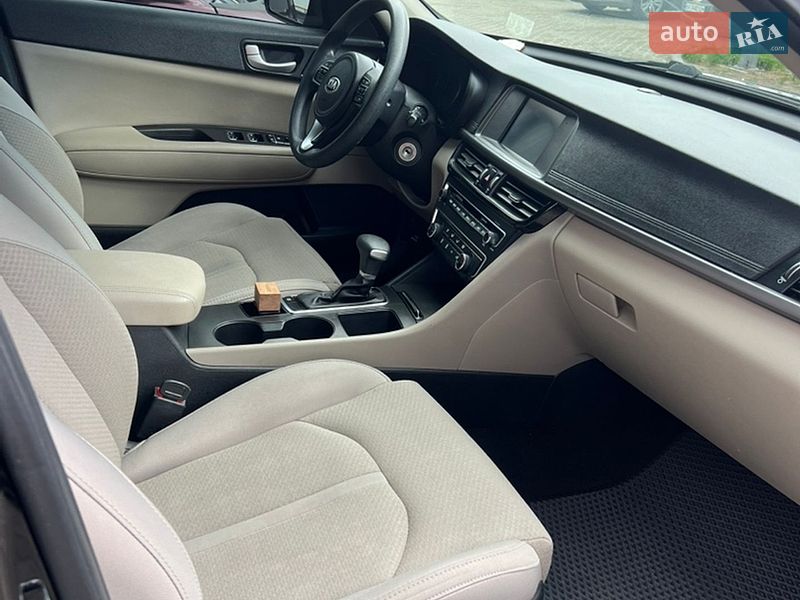 Седан Kia Optima 2017 в Ирпене