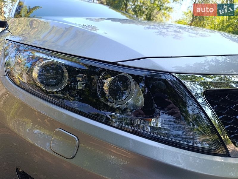 Седан Kia Optima 2012 в Лубнах