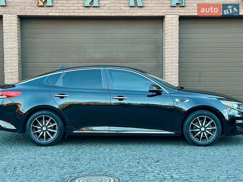 Седан Kia Optima 2016 в Святопетрівське