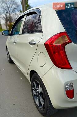 Хетчбек Kia Picanto 2012 в 