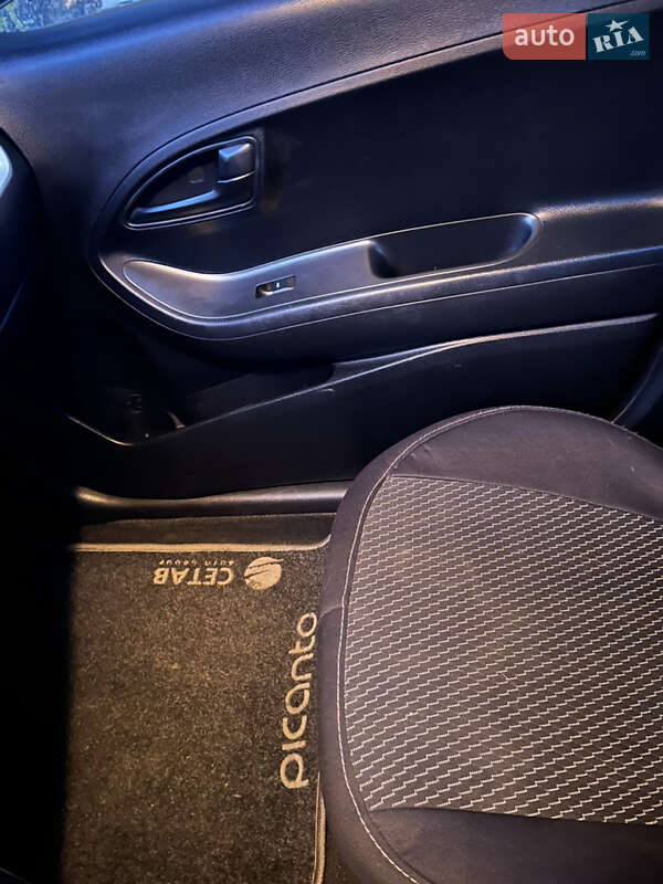 Хетчбек Kia Picanto 2012 в Чернігові