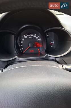Хэтчбек Kia Picanto 2011 в 