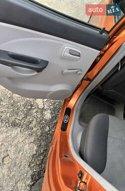 Хэтчбек Kia Picanto 2004 в 